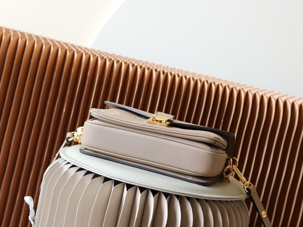 ルイヴィトンバッグ側面デザイン